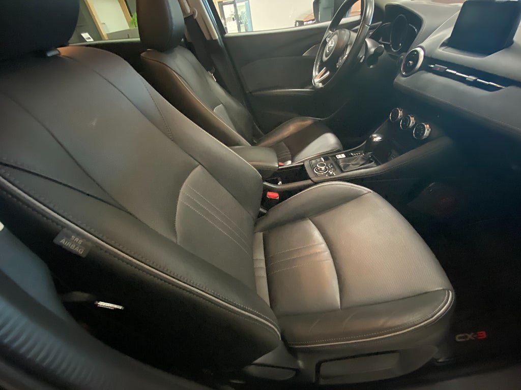 Vehicle Image 16