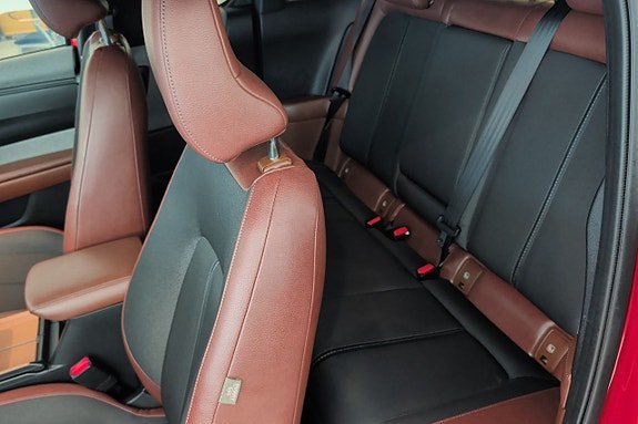 Vehicle Image 23