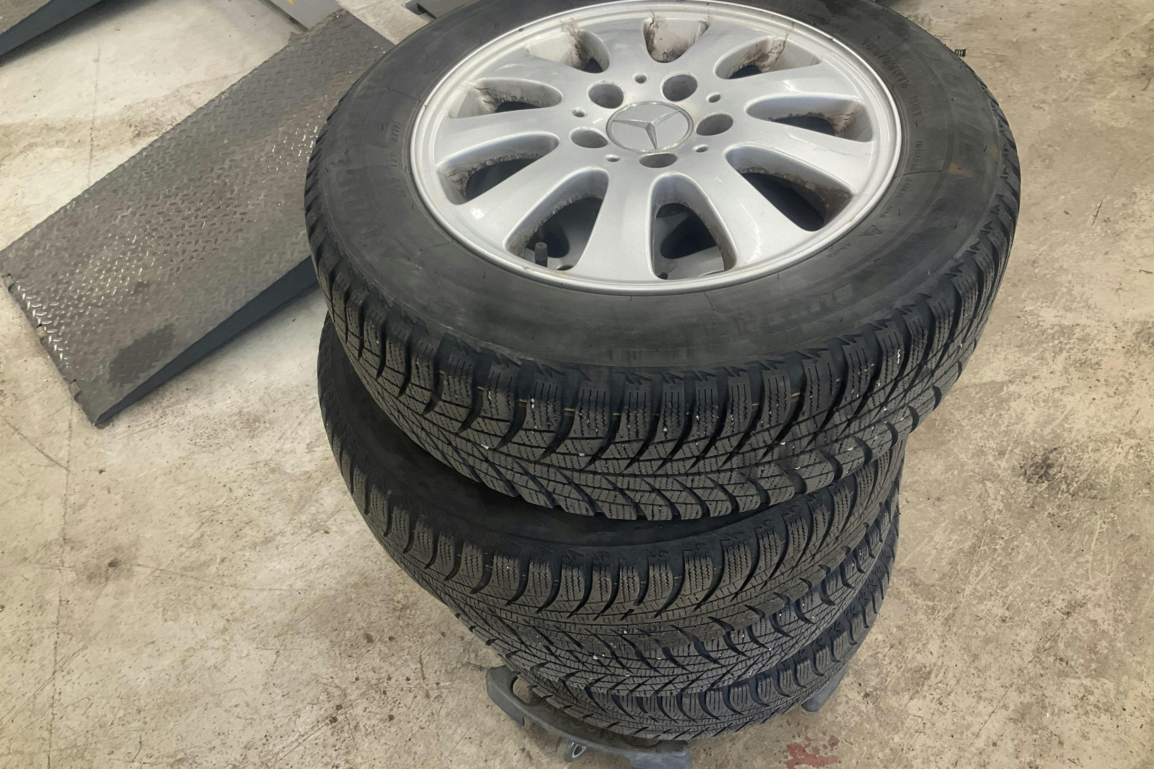 Vehicle Image 12