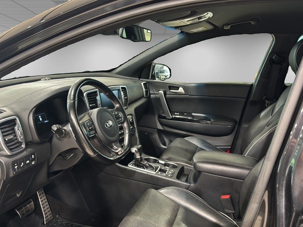 Vehicle Image 8