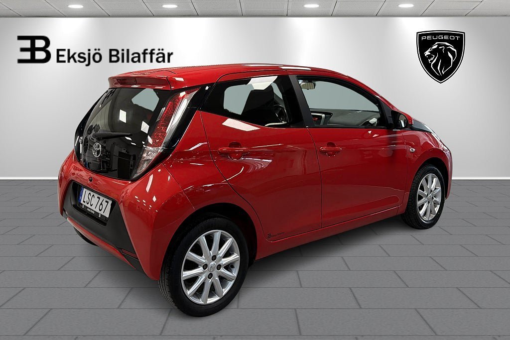 Vehicle Image 5