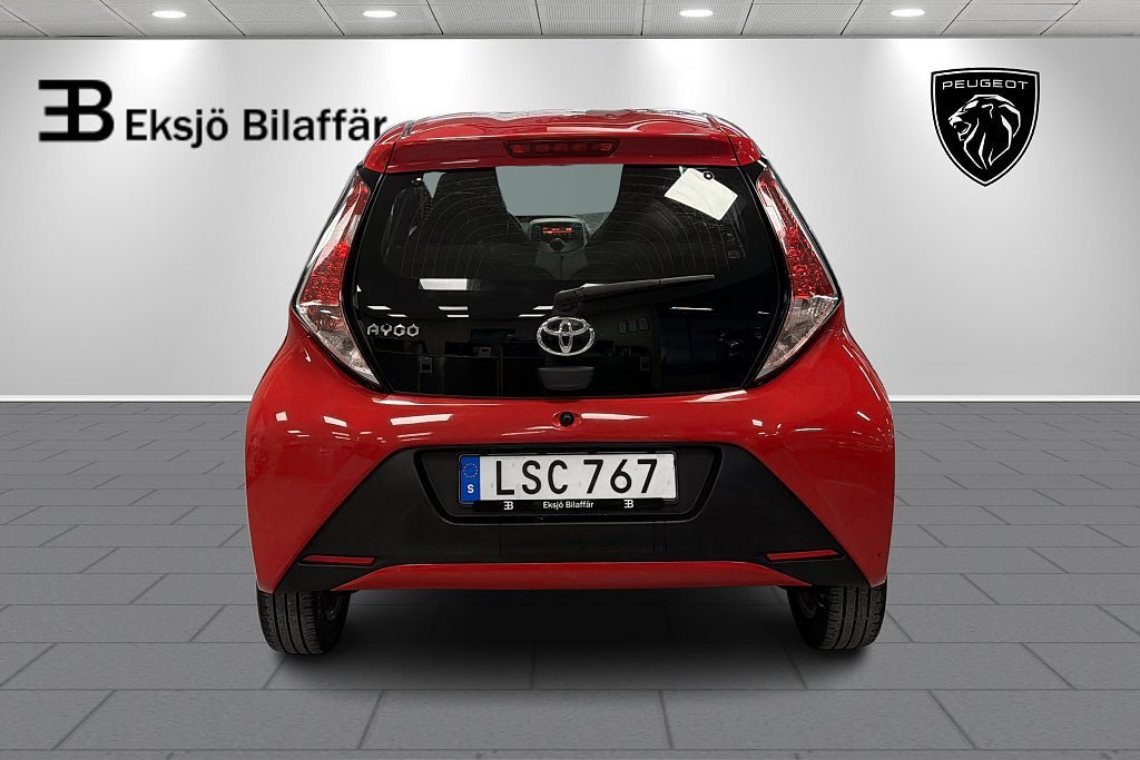 Vehicle Image 6