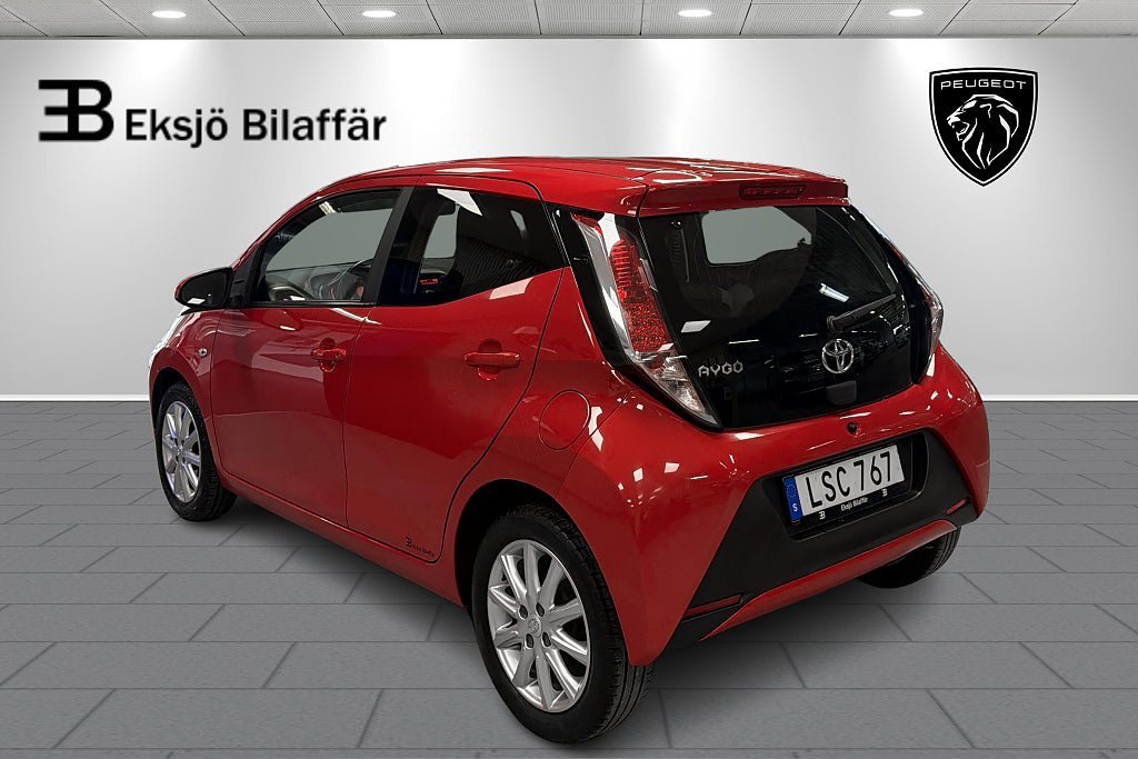 Vehicle Image 8