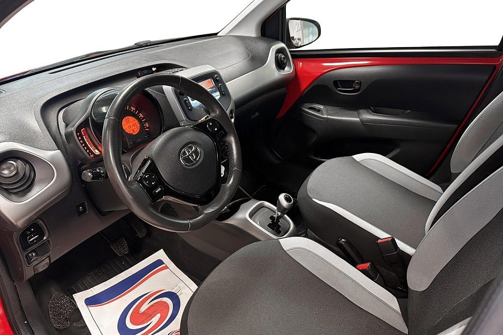 Vehicle Image 10