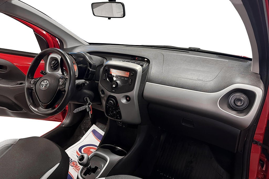 Vehicle Image 12