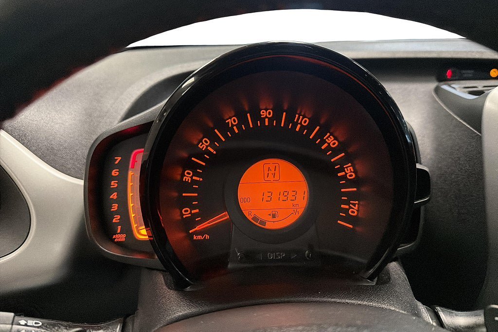 Vehicle Image 16