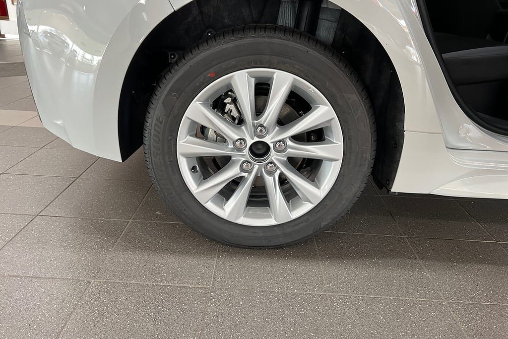 Vehicle Image 9