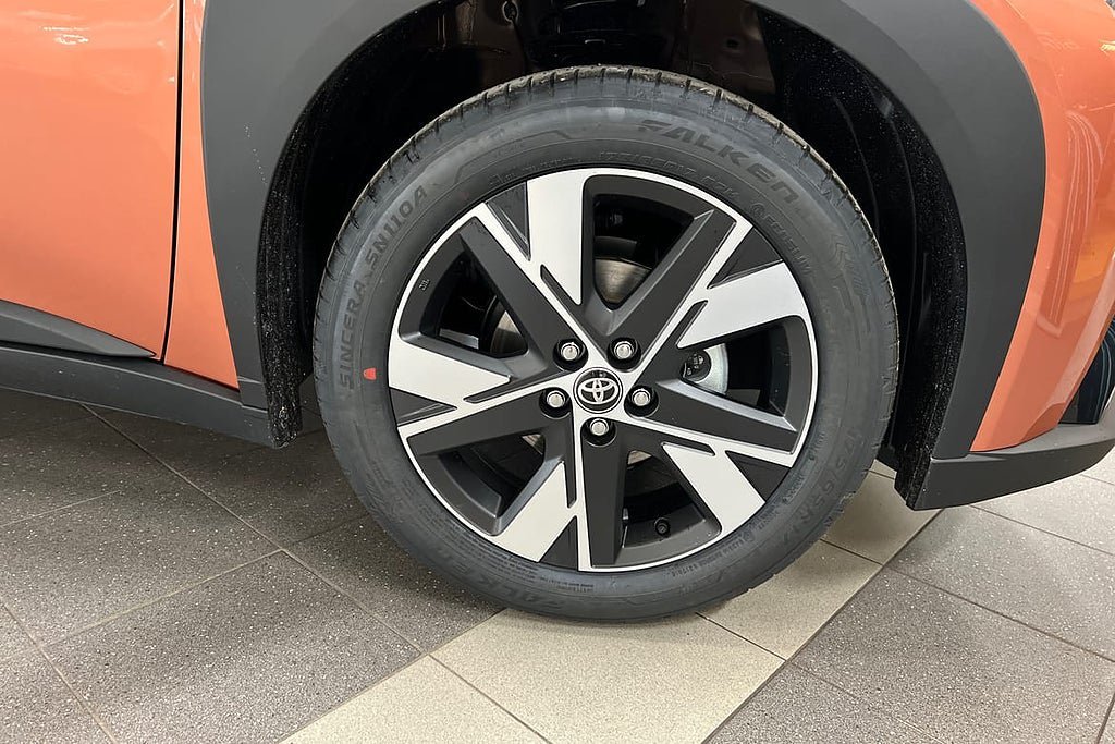 Vehicle Image 9
