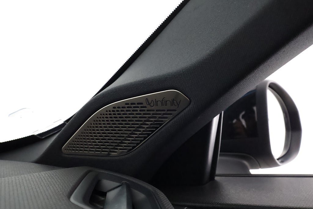 Vehicle Image 25