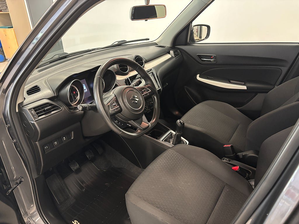 Vehicle Image 6