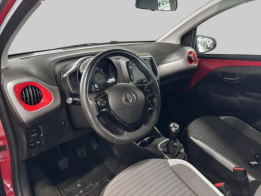 Vehicle Image 14