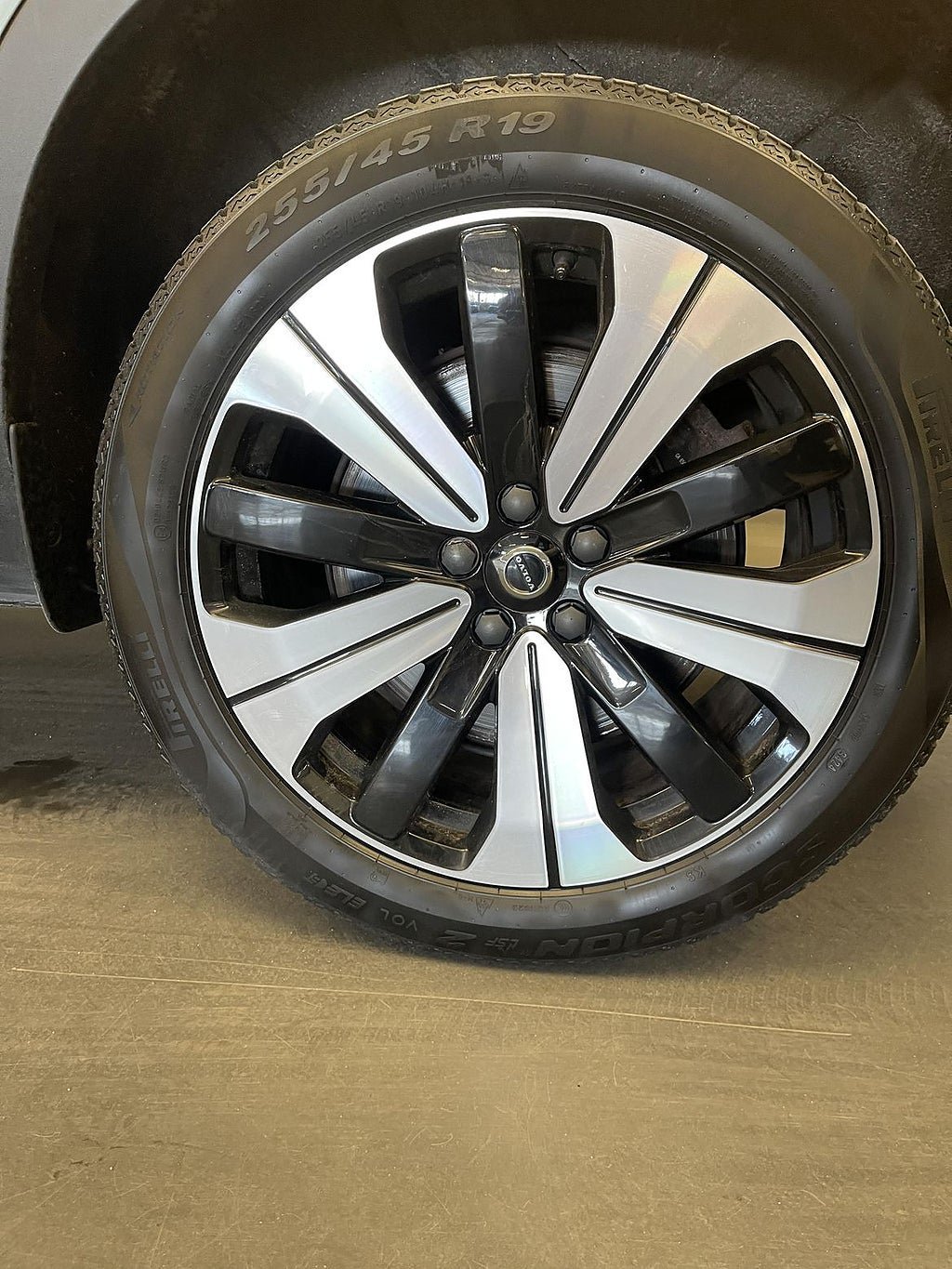 Vehicle Image 9