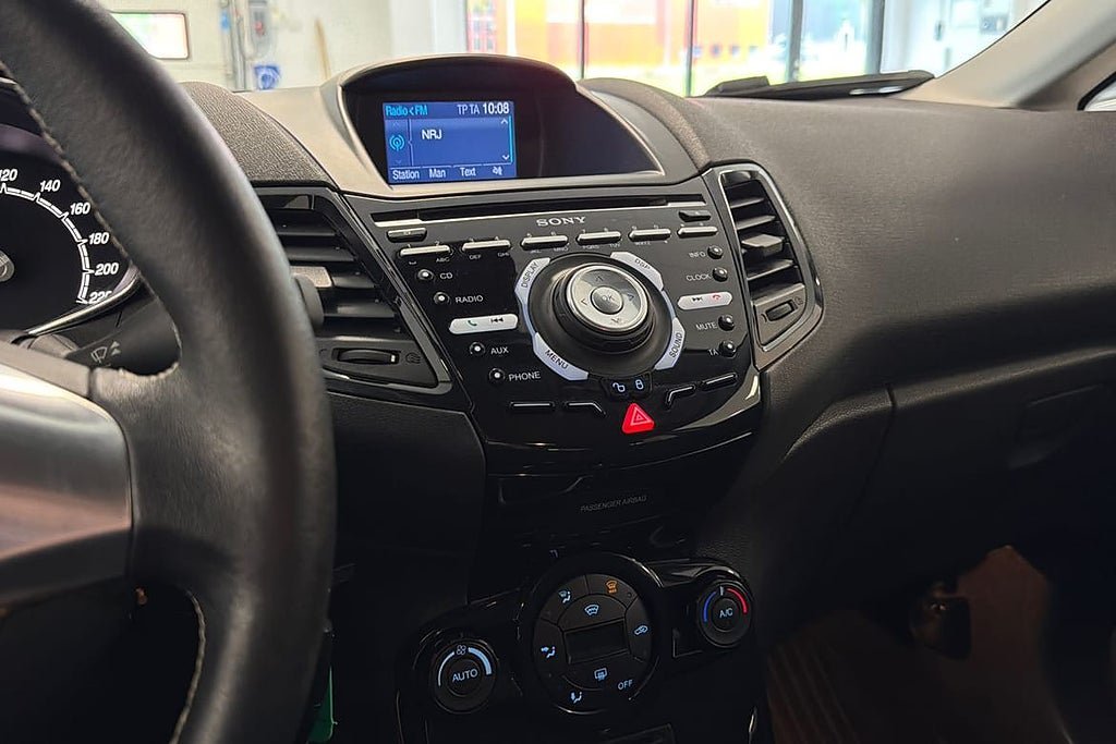 Vehicle Image 15
