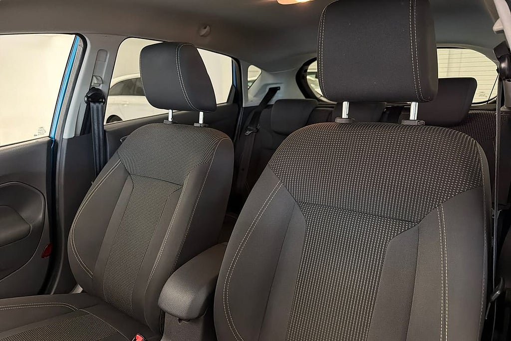 Vehicle Image 21