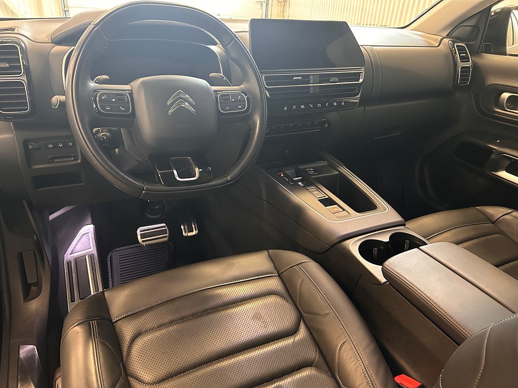 Vehicle Image 9