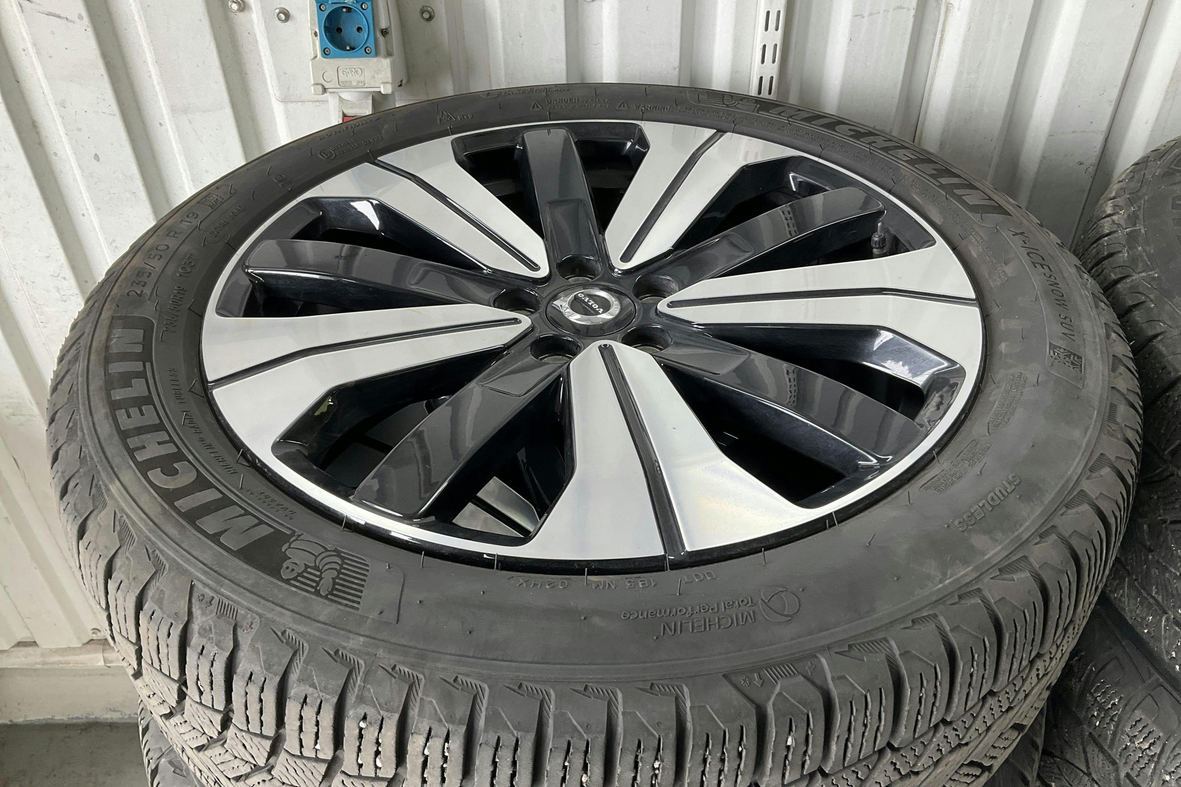 Vehicle Image 16