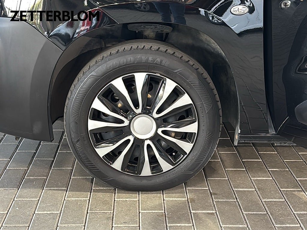 Vehicle Image 13