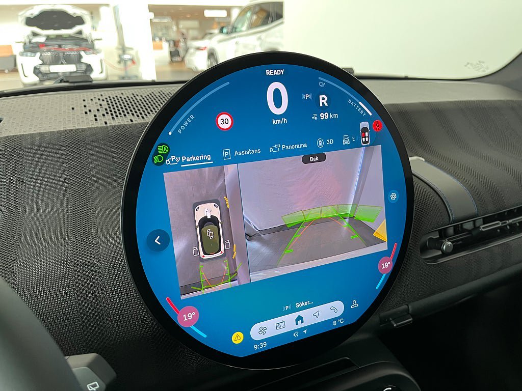 Vehicle Image 12