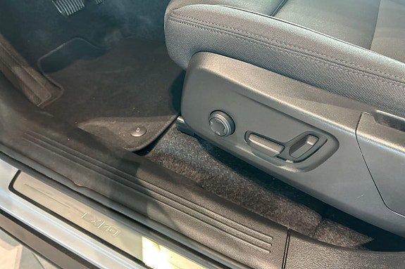 Vehicle Image 24
