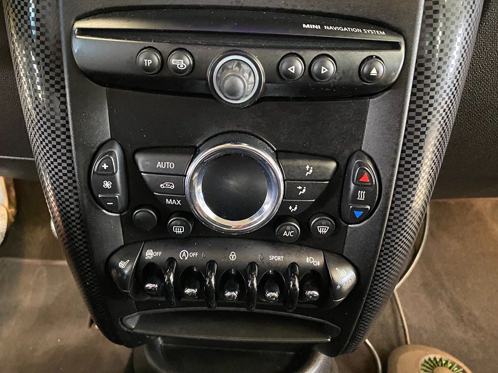 Vehicle Image 52