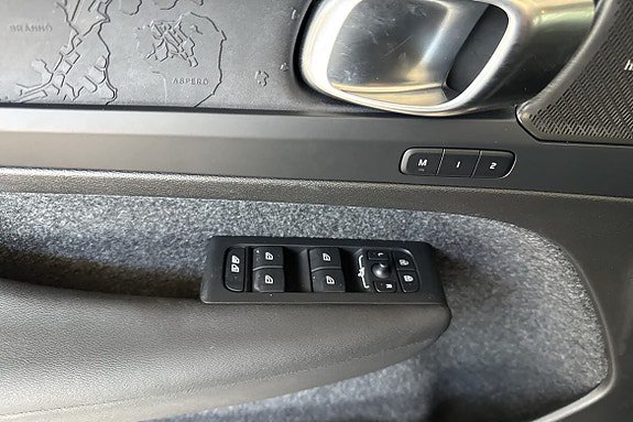 Vehicle Image 24
