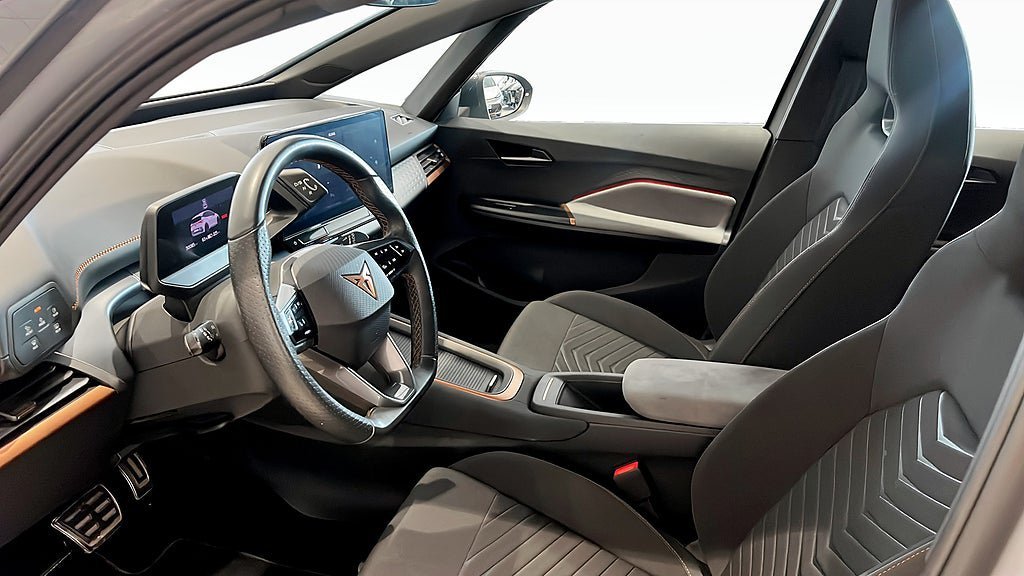 Vehicle Image 8
