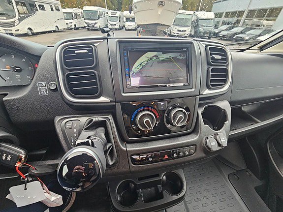 Vehicle Image 26