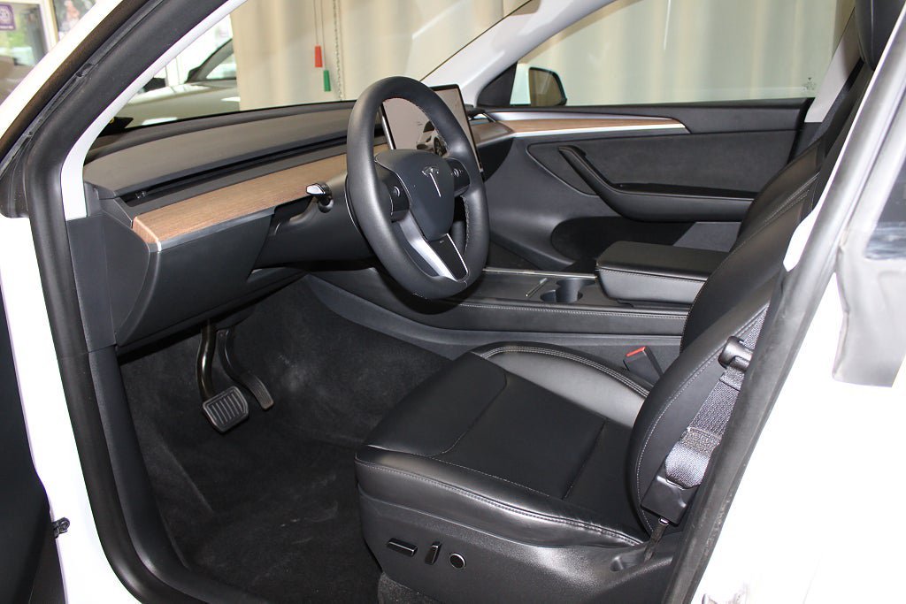 Vehicle Image 16