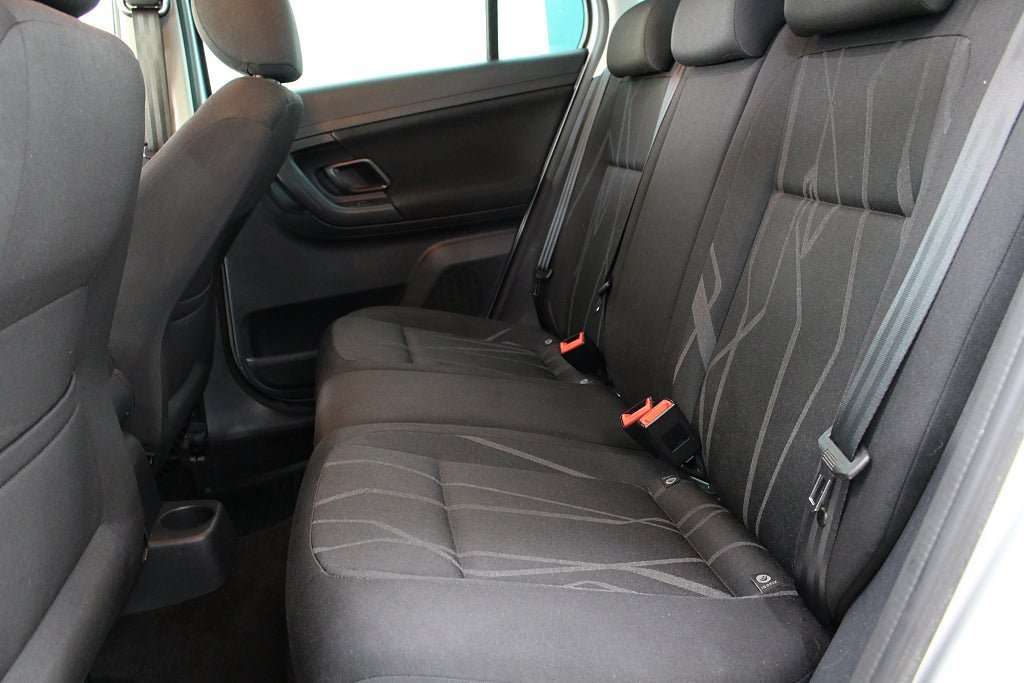 Vehicle Image 16