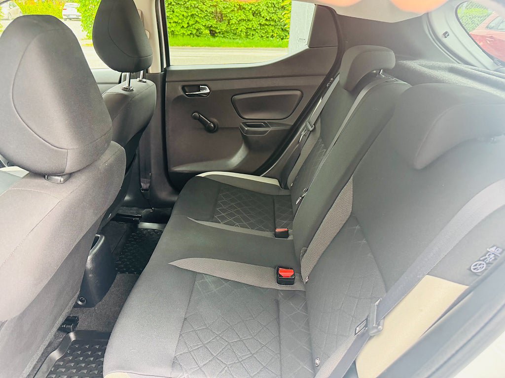 Vehicle Image 7