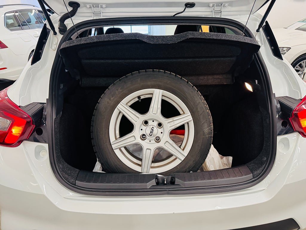 Vehicle Image 12