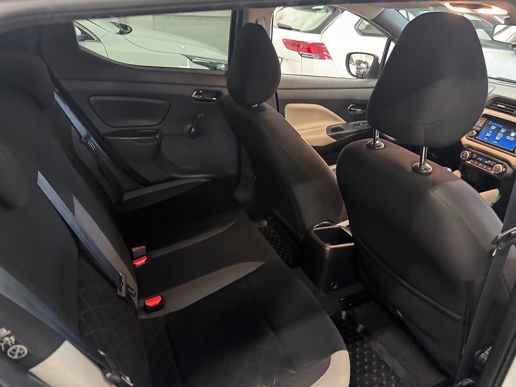 Vehicle Image 18