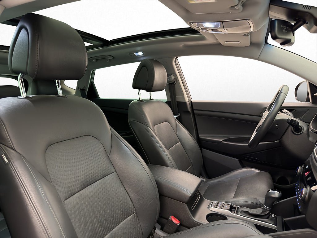 Vehicle Image 10