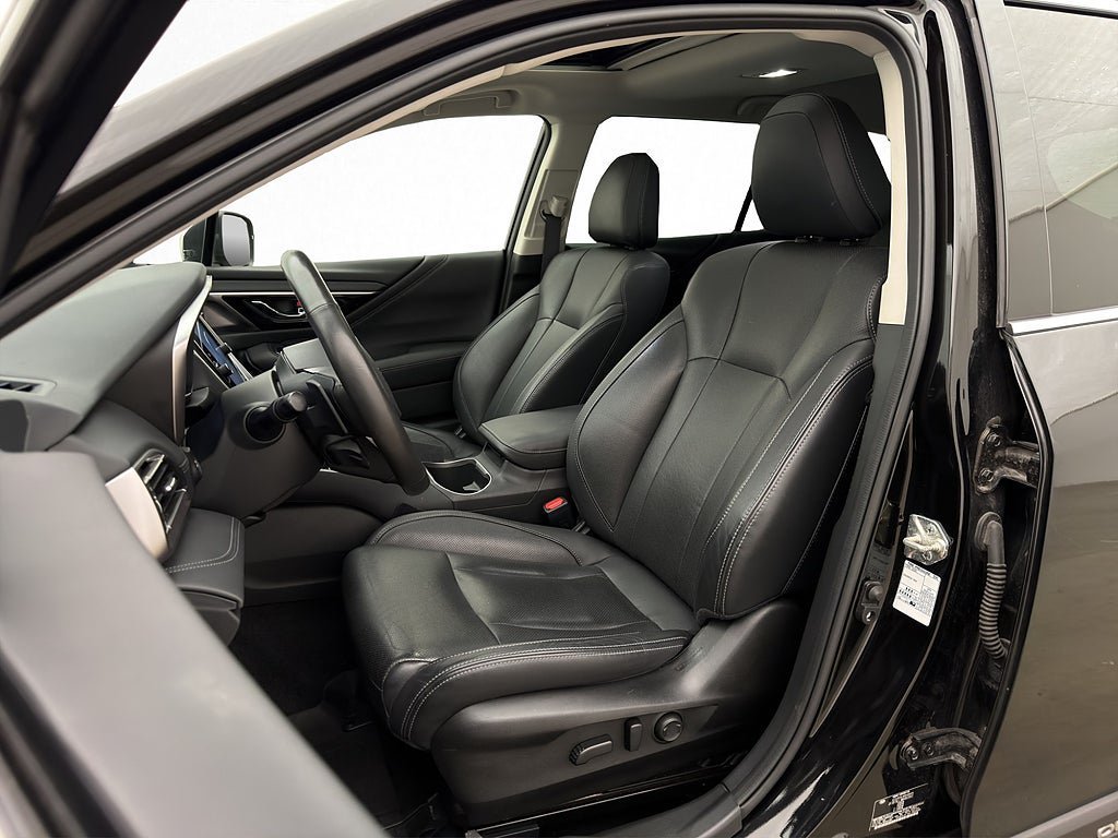 Vehicle Image 16