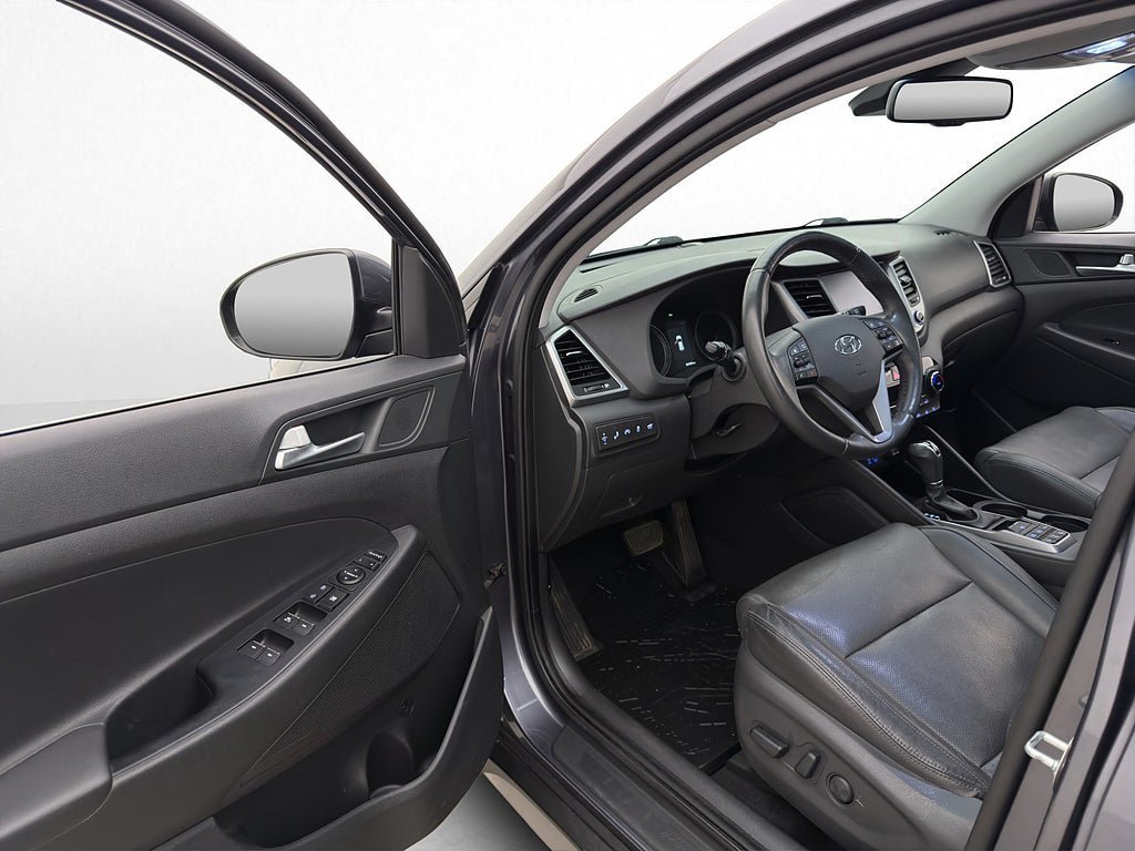 Vehicle Image 15