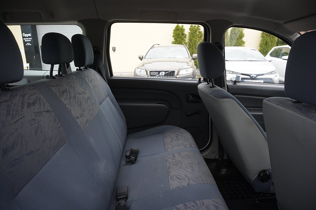 Vehicle Image 6