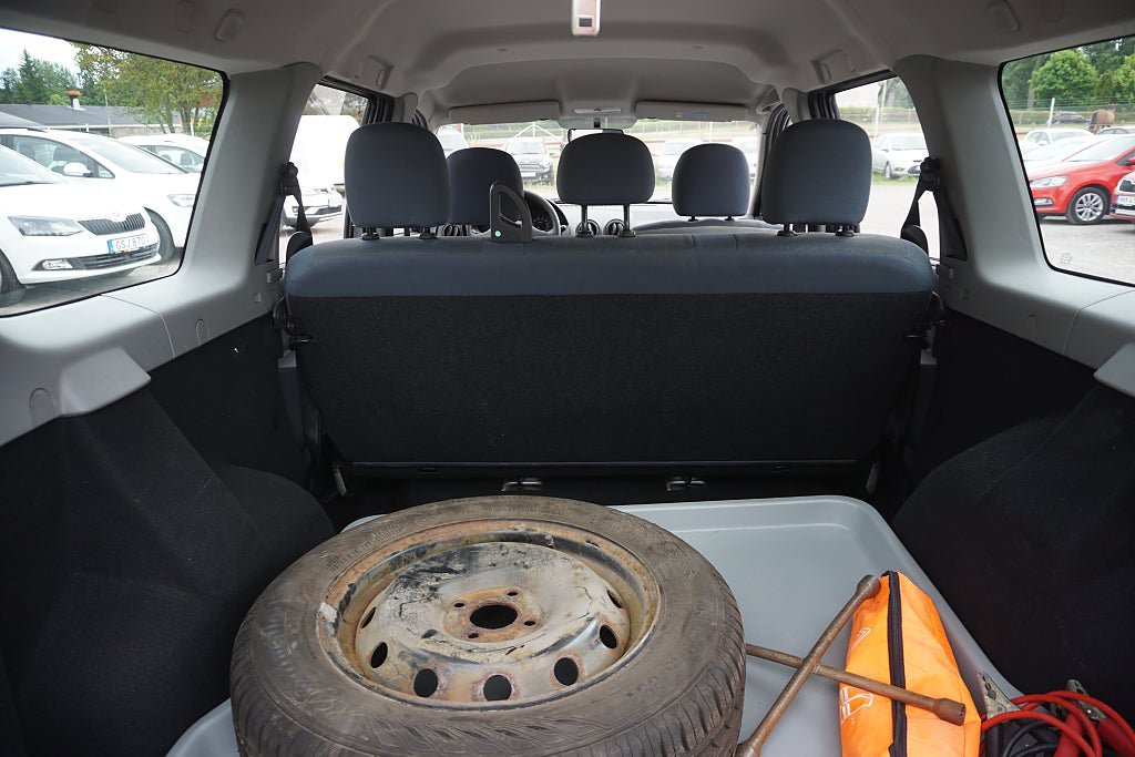 Vehicle Image 8
