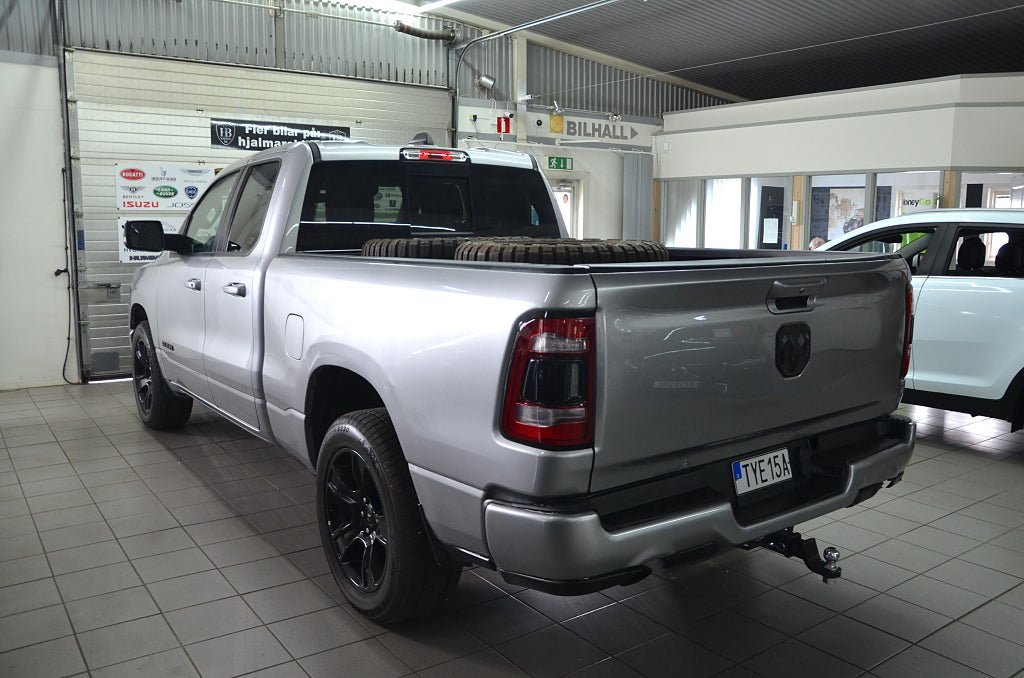 Vehicle Image 6