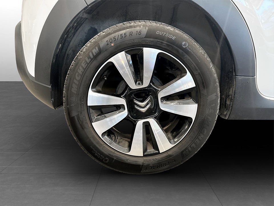 Vehicle Image 13