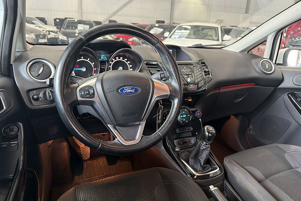 Vehicle Image 13