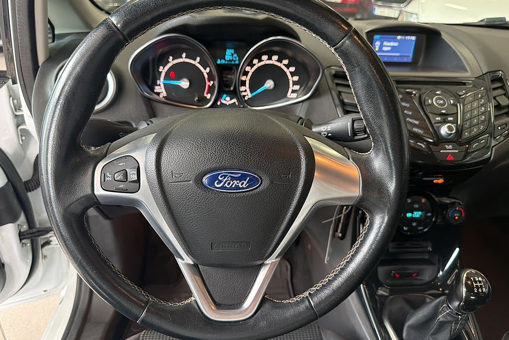 Vehicle Image 16