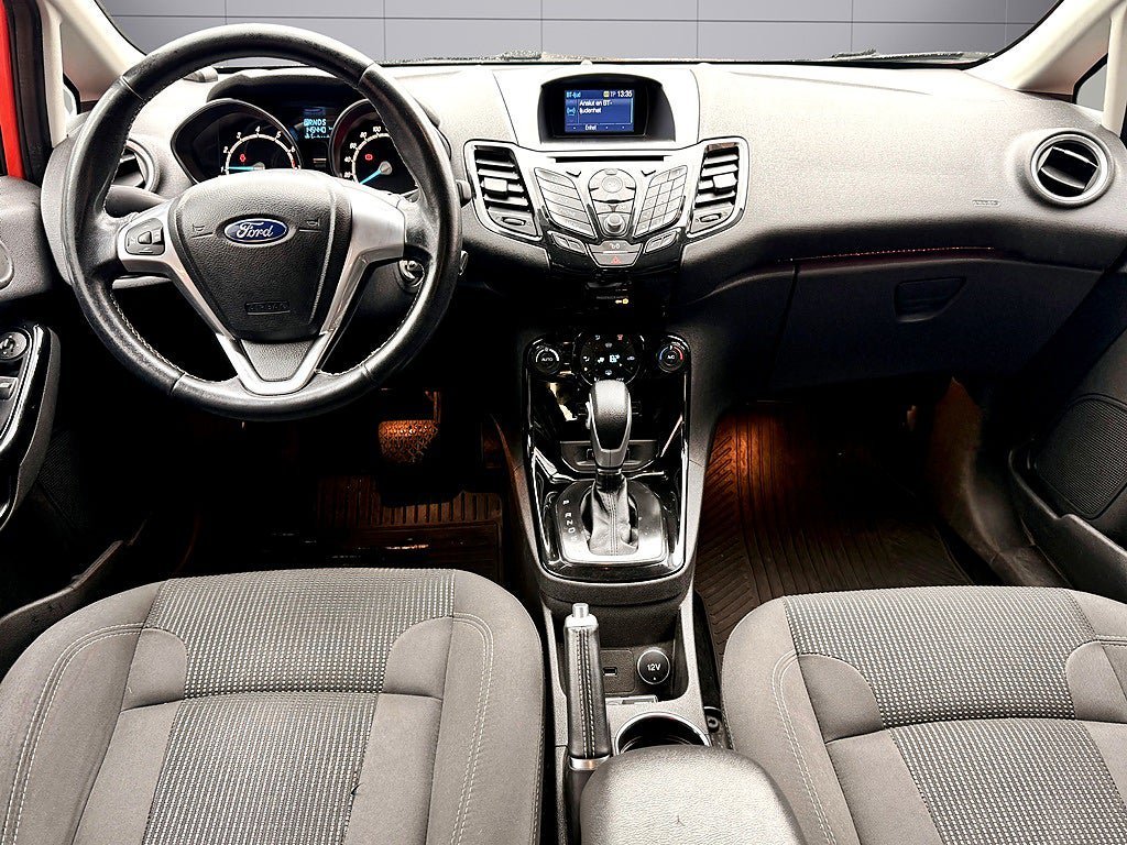 Vehicle Image 8