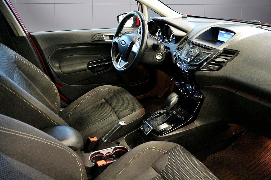 Vehicle Image 11