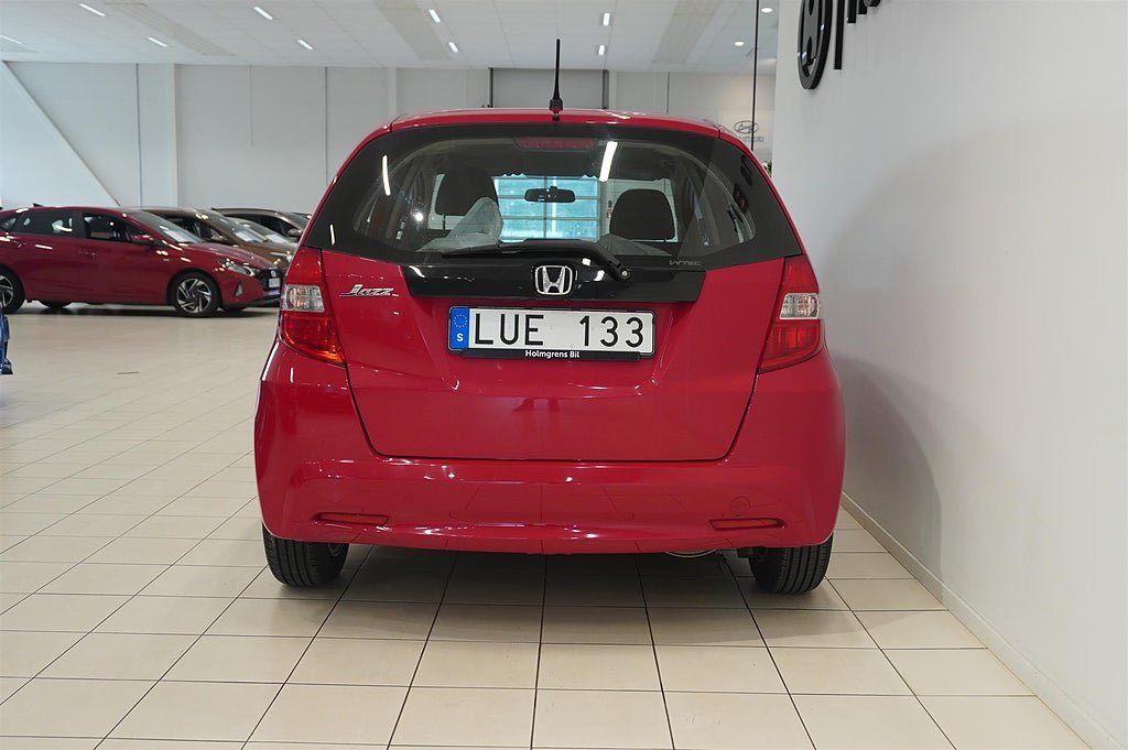Vehicle Image 6