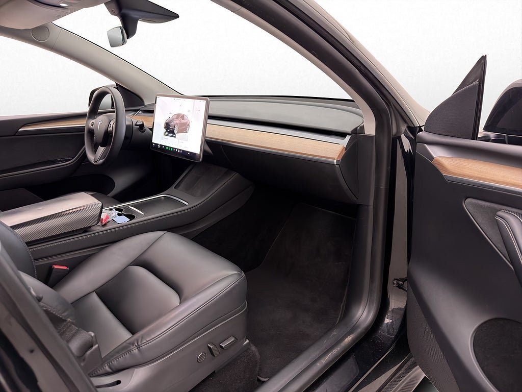 Vehicle Image 14