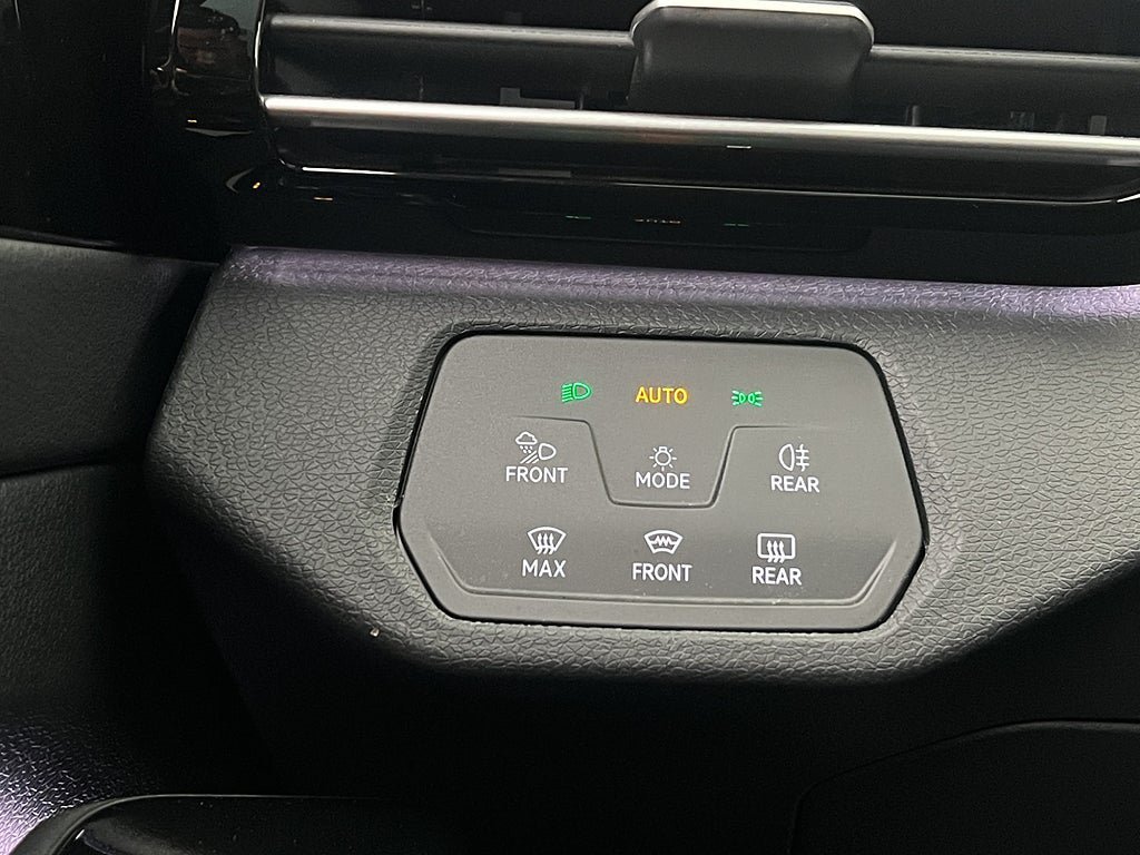 Vehicle Image 29