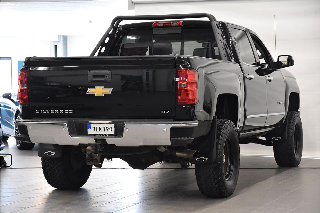Vehicle Image 25