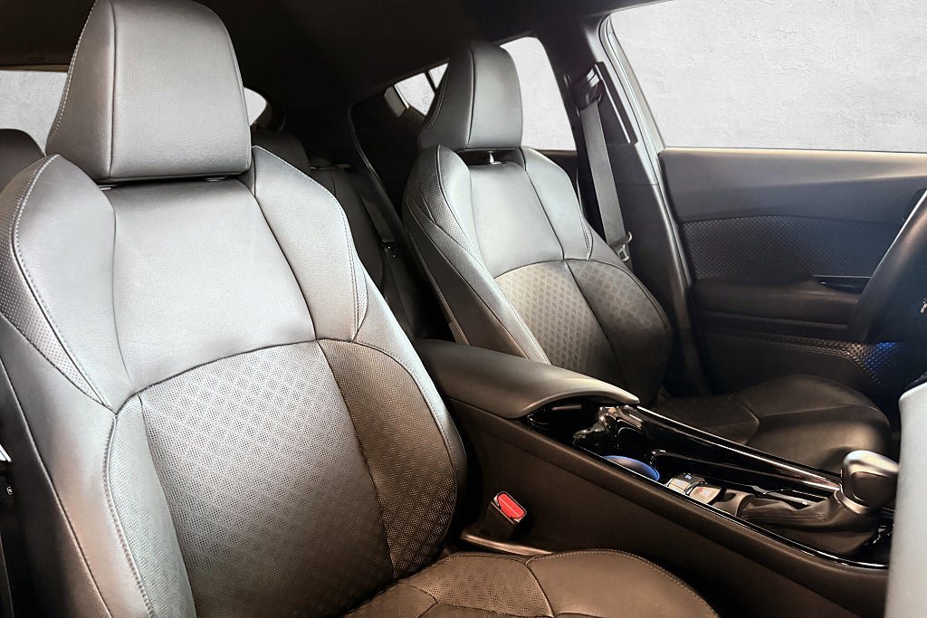 Vehicle Image 10