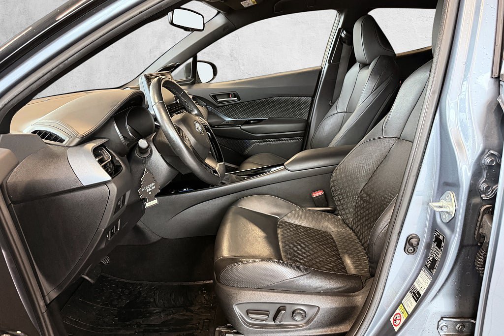 Vehicle Image 11