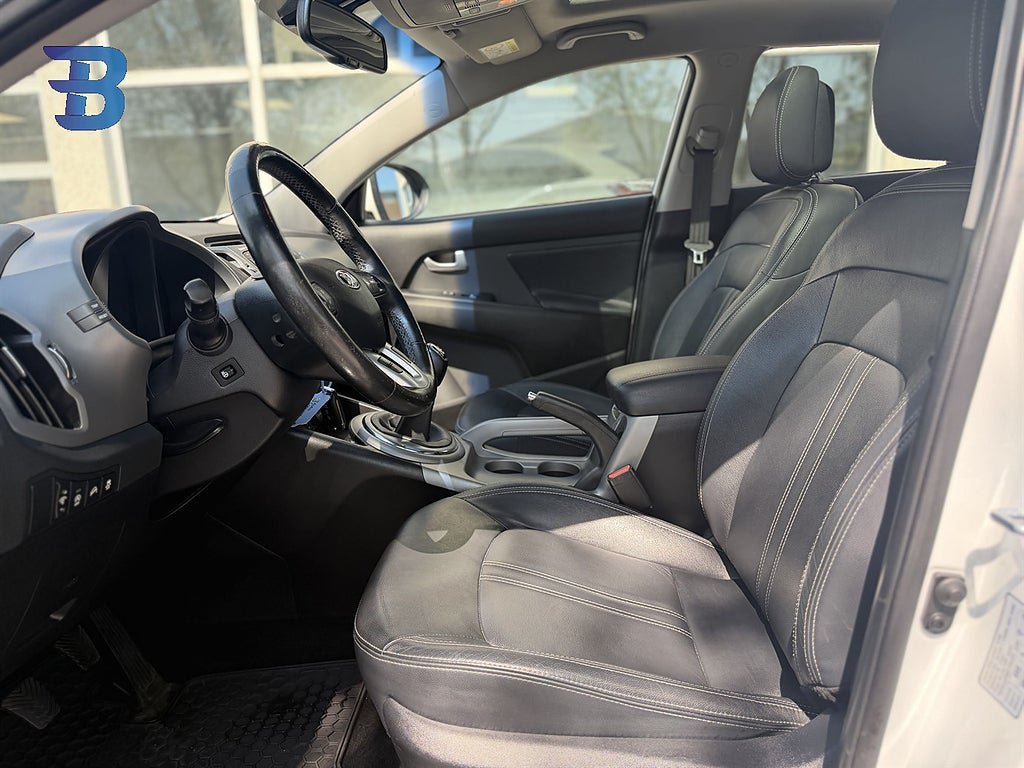 Vehicle Image 8